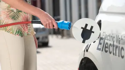 Bosch Türkiye ve Ortadoğu Başkanı ve Temsilcisi Daniel Korioth, Bosch Grubu’nun elektromobilite konusunda geniş bir deneyime sahip olduğunu ve bu deneyimi sektöre ilgi duyan gençlerle paylaşmaya önem verdiğini belirterek, “Türkiye’deki genç mühendis adaylarının potansiyeline güveniyoruz. 
